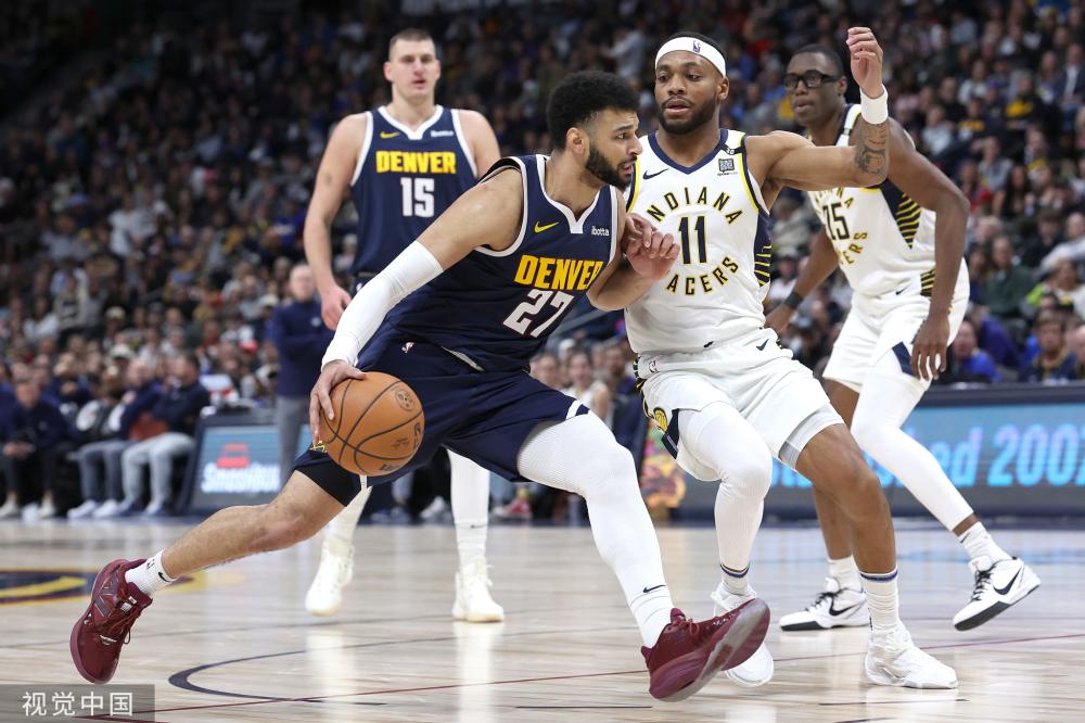 中场队员小 中场队员小