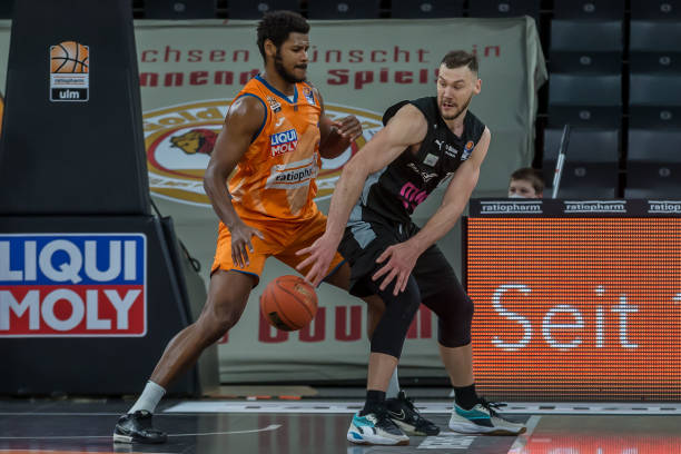 而届时他将 而届时他将