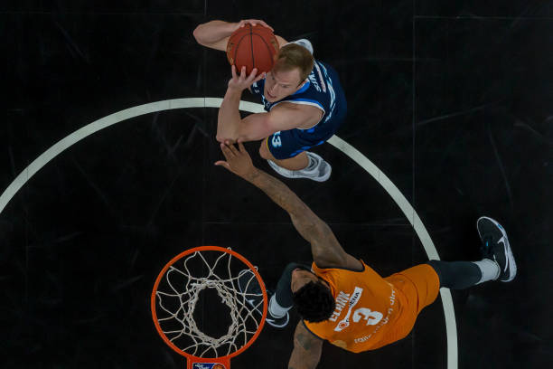 相比之下 相比之下